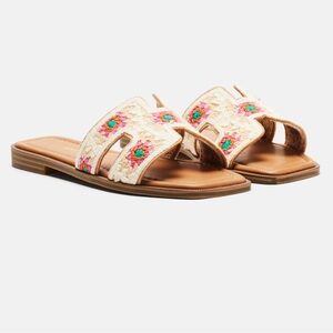 Cream Sandals with Floral Pattern and Wide Straps
